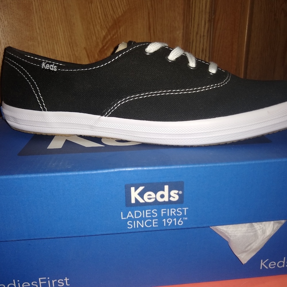 Women's Shoes Size 7.5